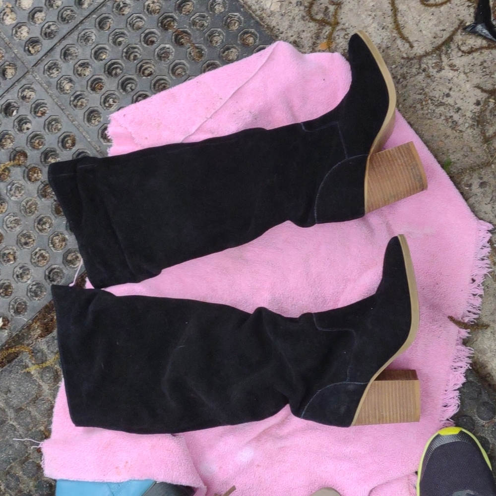 Santos sued ladies boot